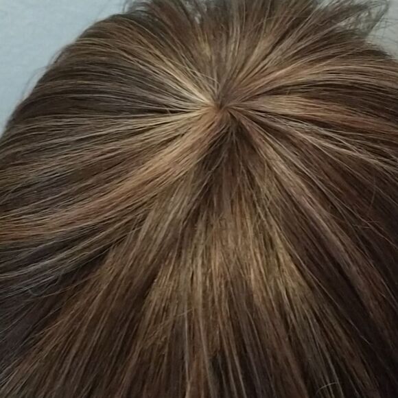 Short Bob Wig with Highlights - Picture 8 of 13